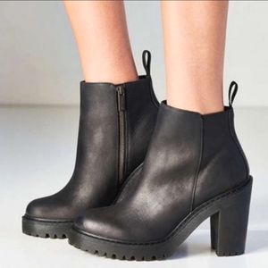 Dr. Martens Magdalena Chelsea style boot sz 7